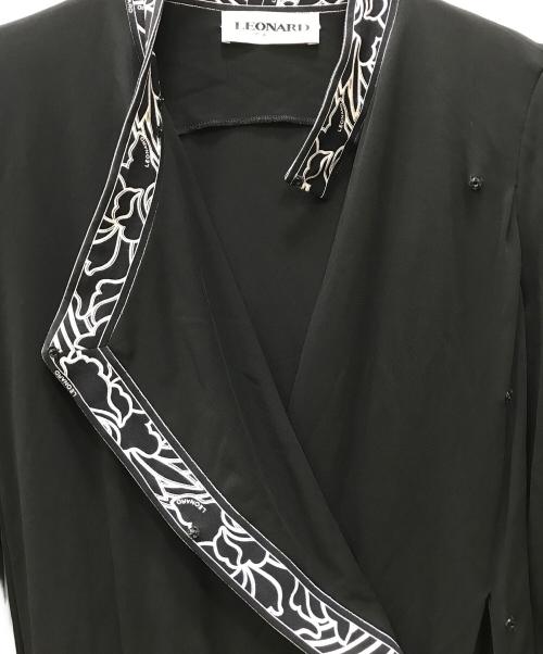 LEONARD（レオナール）LEONARD (レオナール) ラインプリントワンピース ブラック サイズ:38の古着・服飾アイテム