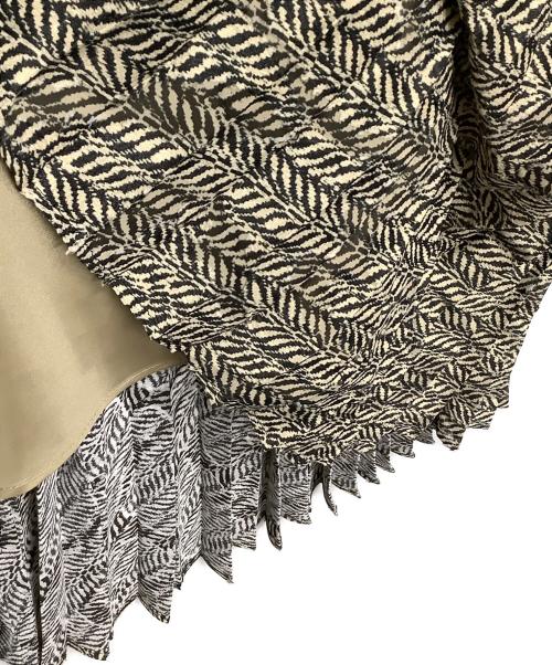 muller of yoshiokubo（ミュラーオブヨシオクボ）muller of yoshiokubo (ミュラーオブヨシオクボ) HERRINGBONE PLEATS DR ベージュ サイズ:38の古着・服飾アイテム