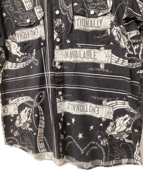 EMOTIONALLY UNAVAILABLE（エモーショナリー・アンアベイラブル）EMOTIONALLY UNAVAILABLE (エモーショナリー・アンアベイラブル) 半袖シャツ ブラック サイズ:Lの古着・服飾アイテム
