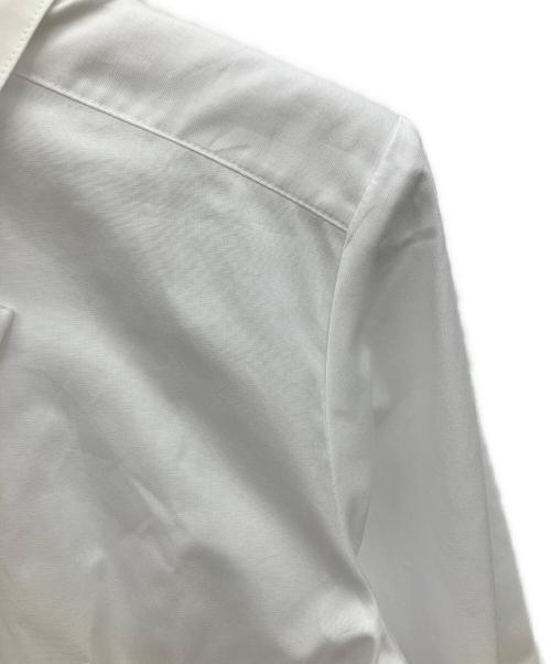 BLUE LABEL CRESTBRIDGE（ブルーレーベルクレストブリッジ）BLUE LABEL CRESTBRIDGE (ブルーレーベルクレストブリッジ) ヴィーナスサテンフリルブラウス ホワイト サイズ:36 未使用品の古着・服飾アイテム