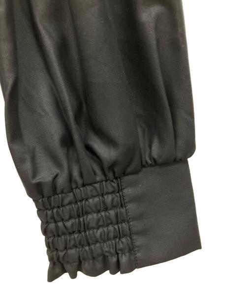 BLUE LABEL CRESTBRIDGE（ブルーレーベルクレストブリッジ）BLUE LABEL CRESTBRIDGE (ブルーレーベルクレストブリッジ) フリルネックボウタイブラウス ブラック サイズ:36 未使用品の古着・服飾アイテム