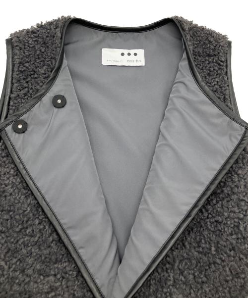 THREE DOTS（スリードッツ）THREE DOTS (スリードッツ) プードルボア ロングベスト ブラック サイズ:Sの古着・服飾アイテム