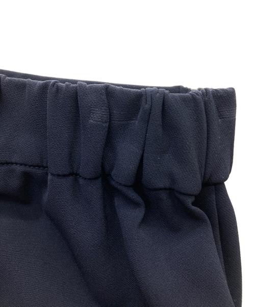 YORI（ヨリ）YORI (ヨリ) ピンタックストレッチパンツ ネイビー サイズ:36の古着・服飾アイテム