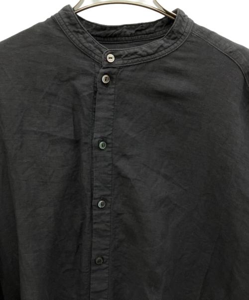 nest Robe（ネストローブ）nest Robe (ネストローブ) タックスリーブバンドカラーブラウス チャコールグレー サイズ:Ｆの古着・服飾アイテム