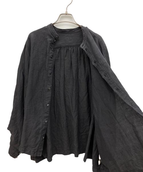 nest Robe（ネストローブ）nest Robe (ネストローブ) タックスリーブバンドカラーブラウス チャコールグレー サイズ:Ｆの古着・服飾アイテム