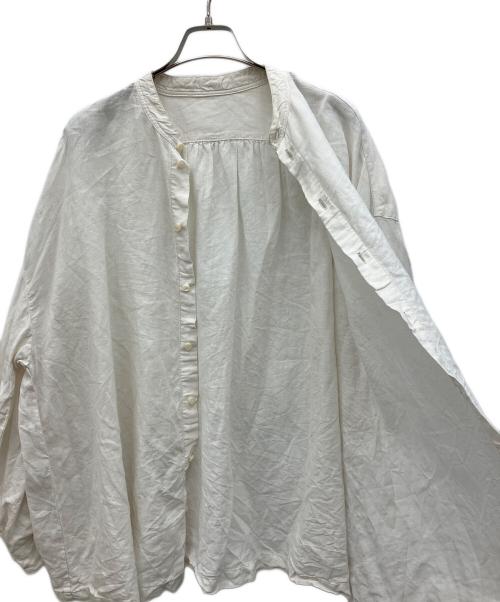 nest Robe（ネストローブ）nest Robe (ネストローブ) タックスリーブバンドカラーブラウス ホワイト サイズ:Ｆの古着・服飾アイテム