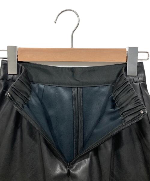 Rouge vif（ルージュヴィフ）Rouge vif (ルージュヴィフ) エコレザーフレアスカート ブラック サイズ:36の古着・服飾アイテム