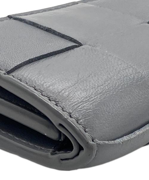 BOTTEGA VENETA（ボッテガベネタ）BOTTEGA VENETA (ボッテガベネタ) 三つ折りファスナーウォレット グレーの古着・服飾アイテム