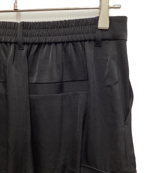 la.f（ラ・エフ）la.f (ラ・エフ) カーゴパラシュートパンツ ブラック サイズ:3 未使用品の古着・服飾アイテム