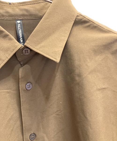 DESCENTE ALLTERRAIN（デザイント オルテライン）DESCENTE ALLTERRAIN (デザイント オルテライン) SOLOTEX L/S SHIRS ブラウン サイズ:Ｍの古着・服飾アイテム