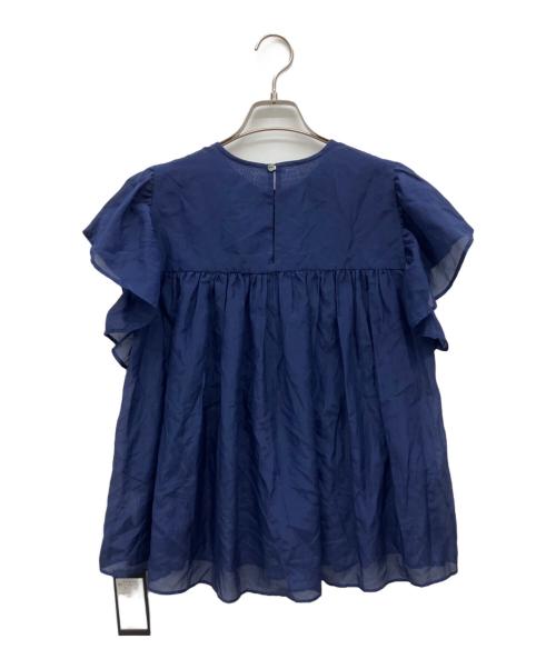 TOMORROW LAND collection（トゥモローランドコレクション）TOMORROW LAND collection (トゥモローランドコレクション) コットンシルク シャーリングラッフルスリーブブラウス ネイビー サイズ:36 未使用品の古着・服飾アイテム