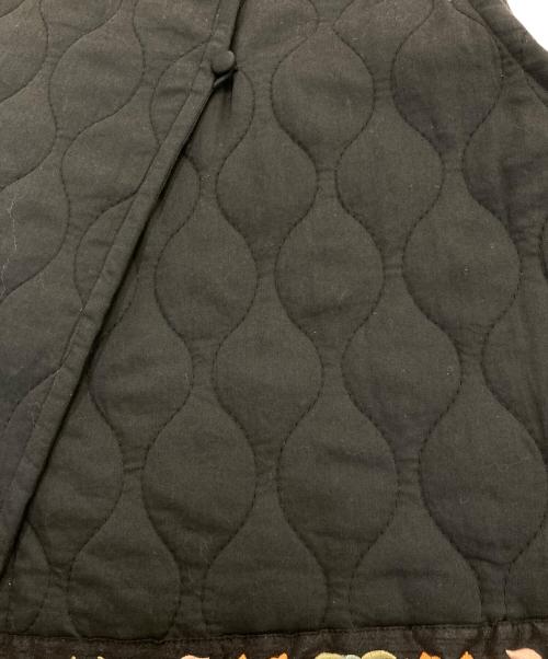 mizuiro-ind（ミズイロインド）mizuiro-ind (ミズイロインド) キルティング刺繍テープベスト ブラック サイズ:Freeの古着・服飾アイテム