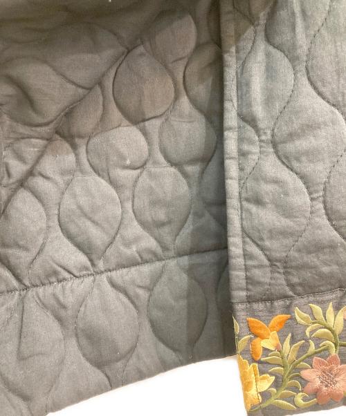 mizuiro-ind（ミズイロインド）mizuiro-ind (ミズイロインド) キルティング刺繍テープベスト ブラック サイズ:Freeの古着・服飾アイテム