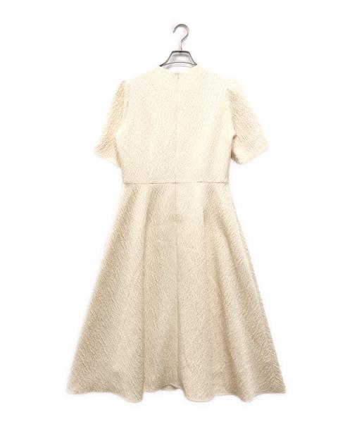MW（エムダブリュー）MW (エムダブリュー) パール袖クルーネックワンピース アイボリー サイズ:38の古着・服飾アイテム
