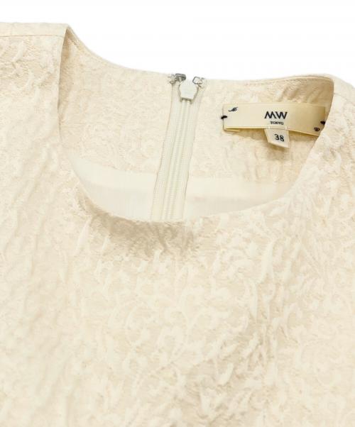 MW（エムダブリュー）MW (エムダブリュー) パール袖クルーネックワンピース アイボリー サイズ:38の古着・服飾アイテム