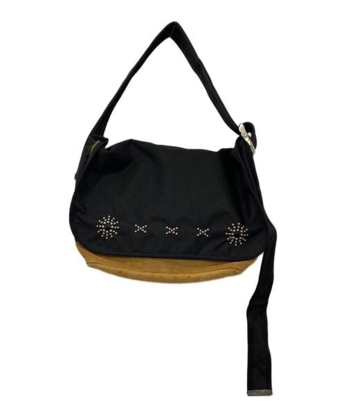 ANONYM CRAFTSMAN DESIGN（アノニムクラフツマンデザイン）ANONYM CRAFTSMAN DESIGN (アノニムクラフツマンデザイン) STIFF (スティッフ) スタッズメッセンジャーバッグ ブラックの古着・服飾アイテム