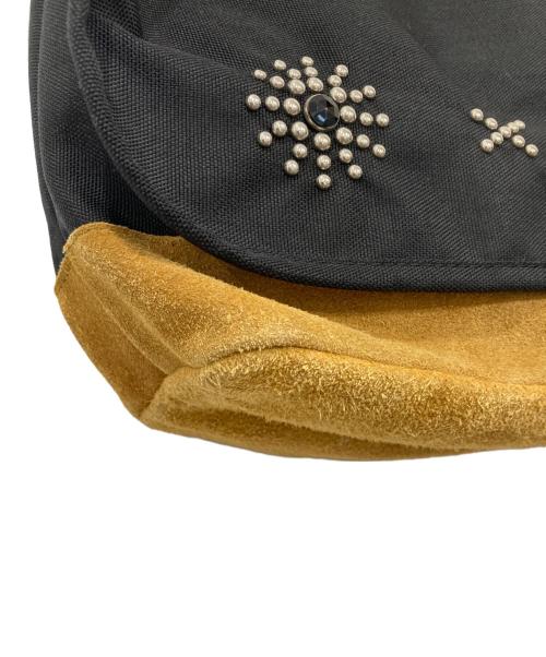 ANONYM CRAFTSMAN DESIGN（アノニムクラフツマンデザイン）ANONYM CRAFTSMAN DESIGN (アノニムクラフツマンデザイン) STIFF (スティッフ) スタッズメッセンジャーバッグ ブラックの古着・服飾アイテム