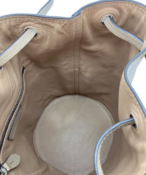 J&M DAVIDSON（ジェイ＆エム デヴィッドソン）J&M DAVIDSON (ジェイ＆エム デヴィッドソン) MINI DAISY WITH STUDS ベージュの古着・服飾アイテム