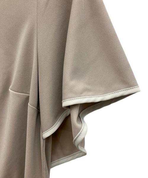 BEARDSLEY（ビアズリー）BEARDSLEY (ビアズリー) ケープスリーブTブラウス ベージュ サイズ:Fの古着・服飾アイテム