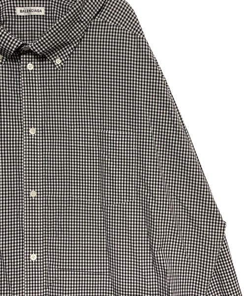 BALENCIAGA（バレンシアガ）BALENCIAGA (バレンシアガ) バックプリントオーバーシャツ ホワイト×ブラック サイズ:36の古着・服飾アイテム
