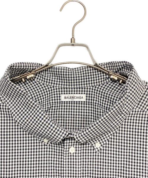 BALENCIAGA（バレンシアガ）BALENCIAGA (バレンシアガ) バックプリントオーバーシャツ ホワイト×ブラック サイズ:36の古着・服飾アイテム