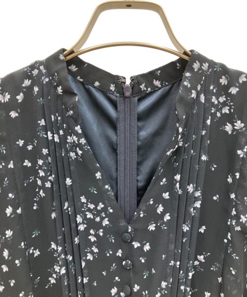 JUSGLITTY（ジャスグリッティー）JUSGLITTY (ジャスグリッティー) リトルフラワープリーツワンピース ネイビー サイズ:1の古着・服飾アイテム