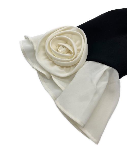 Audie a Muses（オーディア ミューズ）Audie a Muses (オーディア ミューズ) フラワーモチーフスリーブワンピース ブラック サイズ:42の古着・服飾アイテム