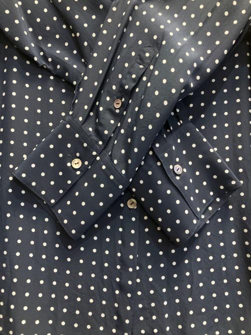 MUSE de Deuxieme Classe（ミューズ ドゥーズィエム クラス）MUSE de Deuxieme Classe (ミューズ ドゥーズィエム クラス) BINDA Silk ドットプリントシャツ ネイビー サイズ:FREEの古着・服飾アイテム