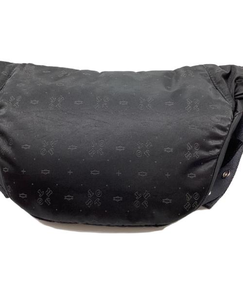 POTR（ピー・オー・ティー・アール）POTR (ピー・オー・ティー・アール) モノグラム ウエストバッグ　MONOGRAM WAIST BAG ブラックの古着・服飾アイテム