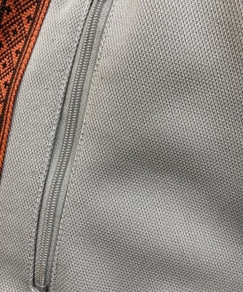 TRISECT 2 JOURNAL STANDARD（トライセクトツー ジャーナルスタンダード）TRISECT 2 JOURNAL STANDARD (トライセクトツー ジャーナルスタンダード) IKAT PATTERN トラックパンツ グレー サイズ:Mの古着・服飾アイテム