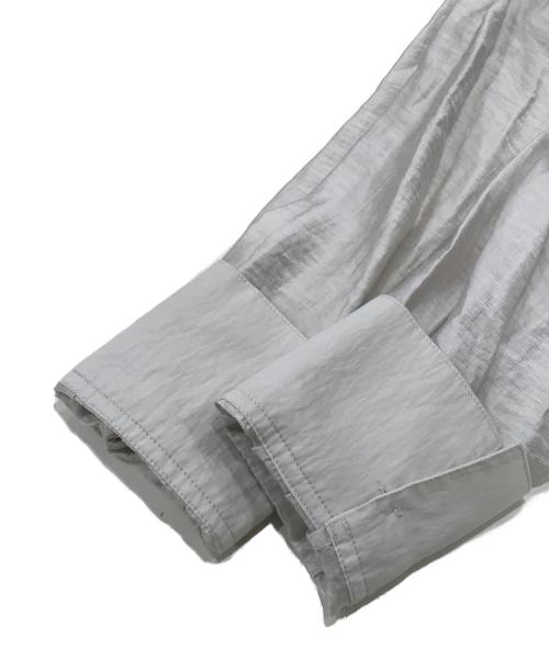 kurashi&trips publishing（クラシアンドトリップス パブリッシング）kurashi&trips publishing (クラシアンドトリップス パブリッシング) とろんと光って揺れる」程よくシアーな羽織りブラウス グレー サイズ:Fの古着・服飾アイテム