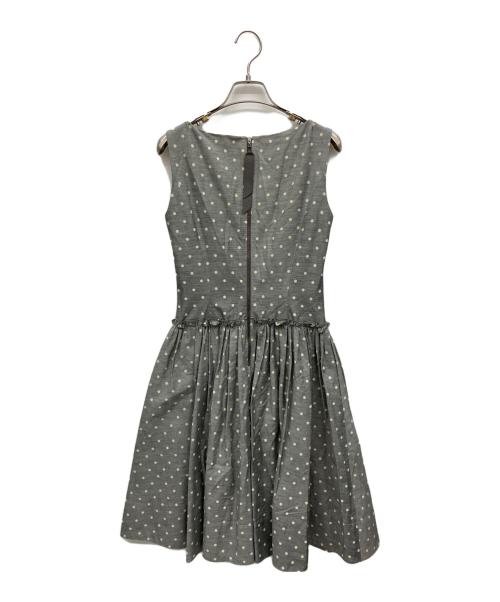 FOXEY NEWYORK（フォクシーニューヨーク）FOXEY NEWYORK (フォクシーニューヨーク) ドット柄ノースリーブワンピース グレー サイズ:40の古着・服飾アイテム