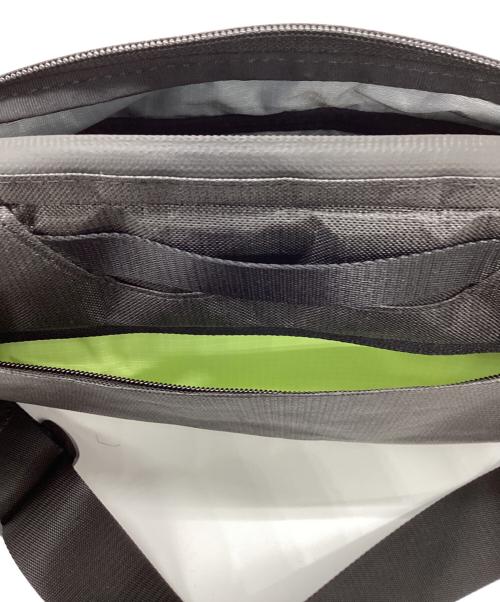 AER（エアー）AER (エアー) Day Sling 3 Ultra / デイスリング 3 ウルトラ チャコールグレーの古着・服飾アイテム