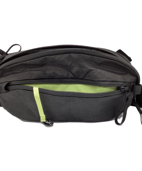 AER（エアー）AER (エアー) Day Sling 3 Ultra / デイスリング 3 ウルトラ チャコールグレーの古着・服飾アイテム