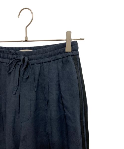 AMOMENTO（アモーメント）AMOMENTO (アモーメント) STRAIGHT TUCK BANDING PANTS ダークネイビー サイズ:Mの古着・服飾アイテム
