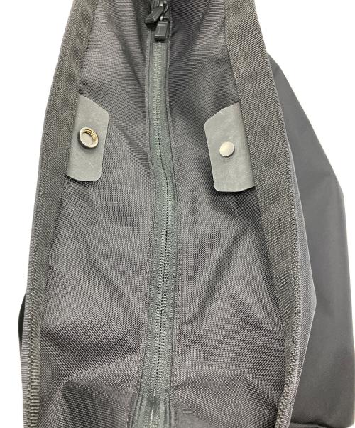 MONOLITH（モノリス）MONOLITH (モノリス) SHOULDER STANDARD HEXA M ブラックの古着・服飾アイテム