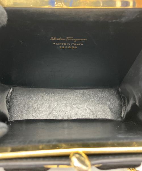 Salvatore Ferragamo（サルヴァトーレ フェラガモ）Salvatore Ferragamo (サルヴァトーレ フェラガモ) ヴァラ チェーンショルダーバッグ ブラックの古着・服飾アイテム
