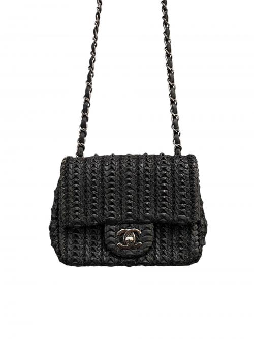 CHANEL（シャネル）CHANEL (シャネル) クロッシュミニチェーンショルダーバッグ ブラック×シルバー金具 サイズ:-の古着・服飾アイテム