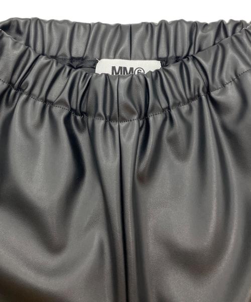 MM6 Maison Margiela（エムエムシックスメゾンマルジェラ）MM6 Maison Margiela (エムエムシックスメゾンマルジェラ) フェイクレザークロップドパンツ ブラック サイズ:36の古着・服飾アイテム