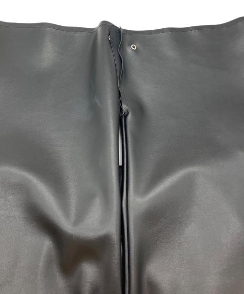 MM6 Maison Margiela（エムエムシックスメゾンマルジェラ）MM6 Maison Margiela (エムエムシックスメゾンマルジェラ) フェイクレザークロップドパンツ ブラック サイズ:36の古着・服飾アイテム