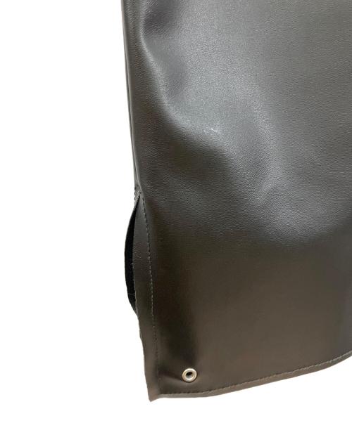 MM6 Maison Margiela（エムエムシックスメゾンマルジェラ）MM6 Maison Margiela (エムエムシックスメゾンマルジェラ) フェイクレザークロップドパンツ ブラック サイズ:36の古着・服飾アイテム