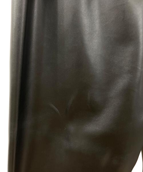 MM6 Maison Margiela（エムエムシックスメゾンマルジェラ）MM6 Maison Margiela (エムエムシックスメゾンマルジェラ) フェイクレザークロップドパンツ ブラック サイズ:36の古着・服飾アイテム