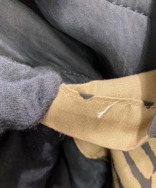 NUDE:MM（ヌード:マサヒコマルヤマ）NUDE:MM (ヌード:マサヒコマルヤマ) LOGO COLLAGE PRINT BOMBER JACKET ベージュ×ブラック サイズ:Mの古着・服飾アイテム