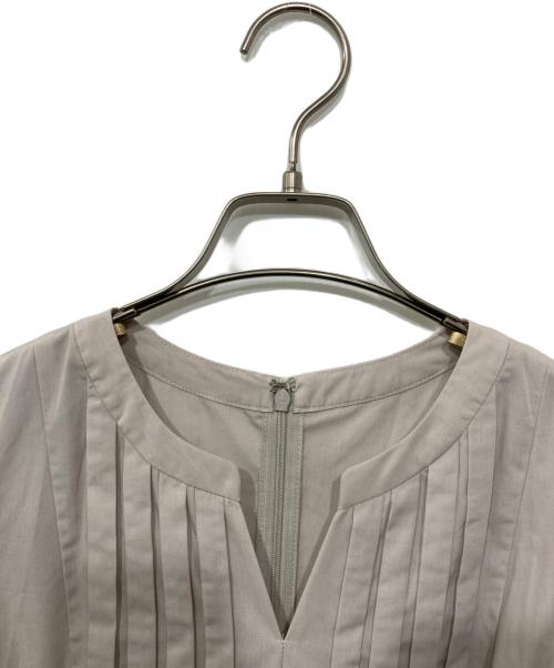 JUSGLITTY（ジャスグリッティー）JUSGLITTY (ジャスグリッティー) 刺繍カフスシャツワンピース グレージュ サイズ:2の古着・服飾アイテム