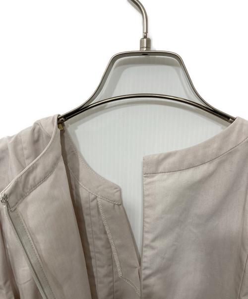 JUSGLITTY（ジャスグリッティー）JUSGLITTY (ジャスグリッティー) 刺繍カフスシャツワンピース グレージュ サイズ:2の古着・服飾アイテム