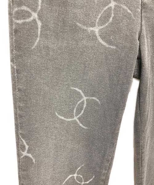 CHANEL（シャネル）CHANEL (シャネル) P64 ココマーク スキニー デニムパンツ ブラック サイズ:38 未使用品の古着・服飾アイテム