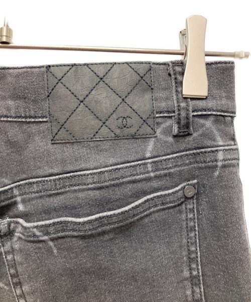 CHANEL（シャネル）CHANEL (シャネル) P64 ココマーク スキニー デニムパンツ ブラック サイズ:38 未使用品の古着・服飾アイテム