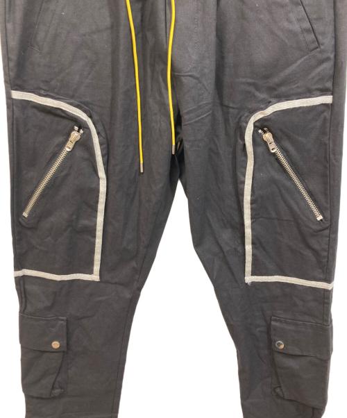 mnml（ミニマル）mnml (ミニマル) CONTRAST TAPED CARGO PANTS ブラック サイズ:SIZE XXLの古着・服飾アイテム