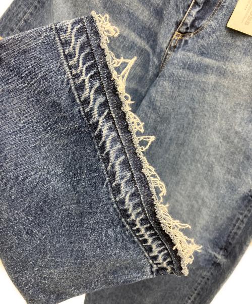 CLOTH&CROSS（クロスアンドクロス）CLOTH&CROSS (クロスアンドクロス) 裾フリンジカーブデニムパンツ インディゴ サイズ:Mの古着・服飾アイテム