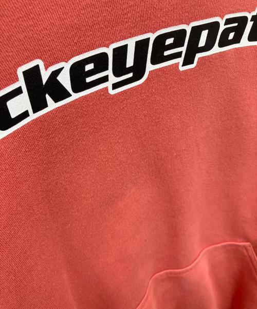 BlackEyePatch（ブラックアイパッチ）BlackEyePatch (ブラックアイパッチ) 両面ロゴ　プルオーバーパーカー ピンク サイズ:XLの古着・服飾アイテム